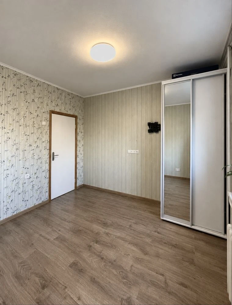 Продаж 2к квартири Голосіївський р-н , метро Іподром