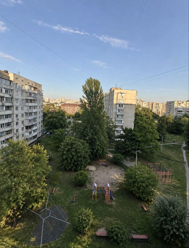 Продаж 2к квартири Голосіївський р-н , метро Іподром