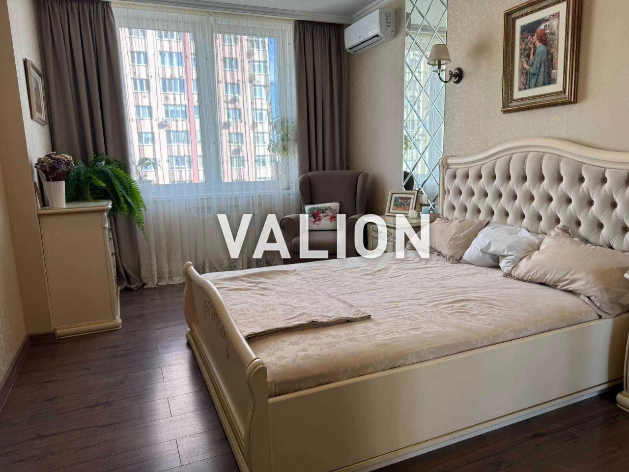 Продаж 3к квартири по вул. Феодосійська 2Л, метро Деміївська