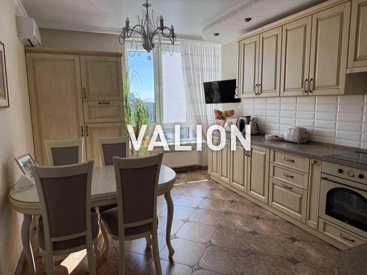 Продаж 3к квартири по вул. Феодосійська 2Л, метро Деміївська