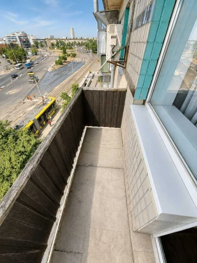 Продаж 1-кімнатної квартири 30.3 м², Харківське шосе, 1