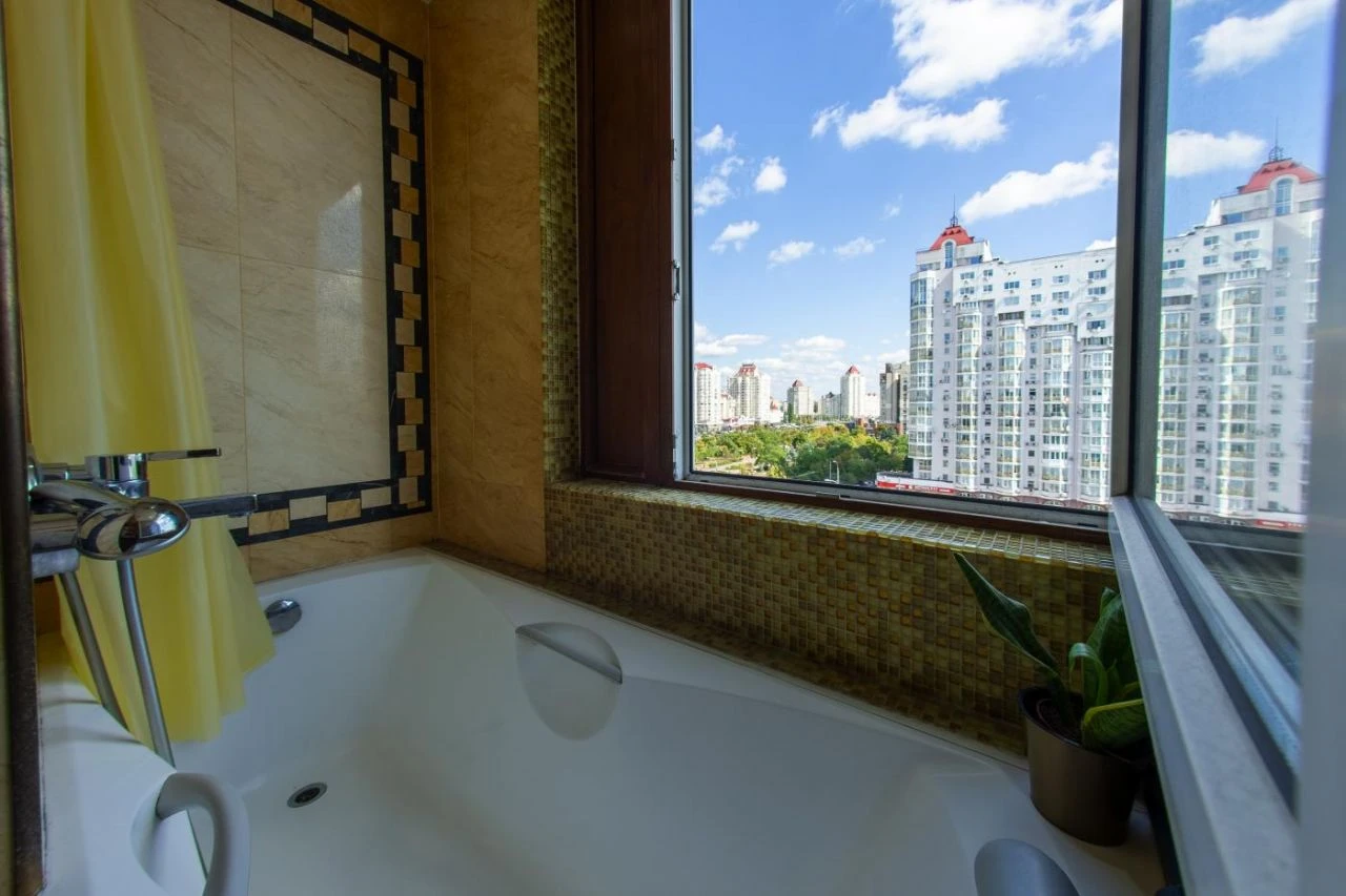 Продам трикімнатну квартиру (79 м²) у Києві, Оболонський рай