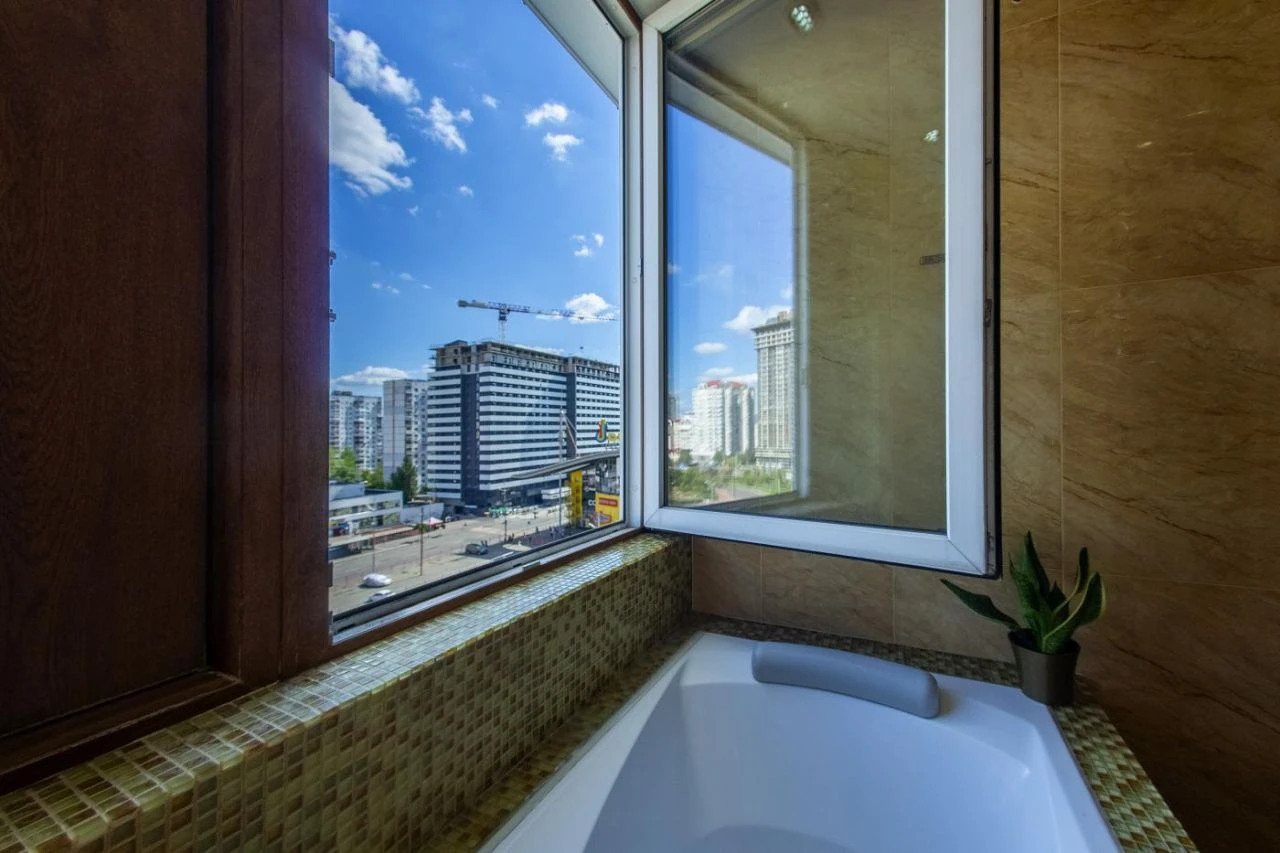 Продам трикімнатну квартиру (79 м²) у Києві, Оболонський рай