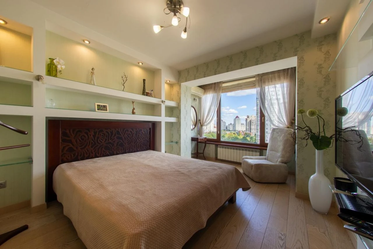 Продам трикімнатну квартиру (79 м²) у Києві, Оболонський рай