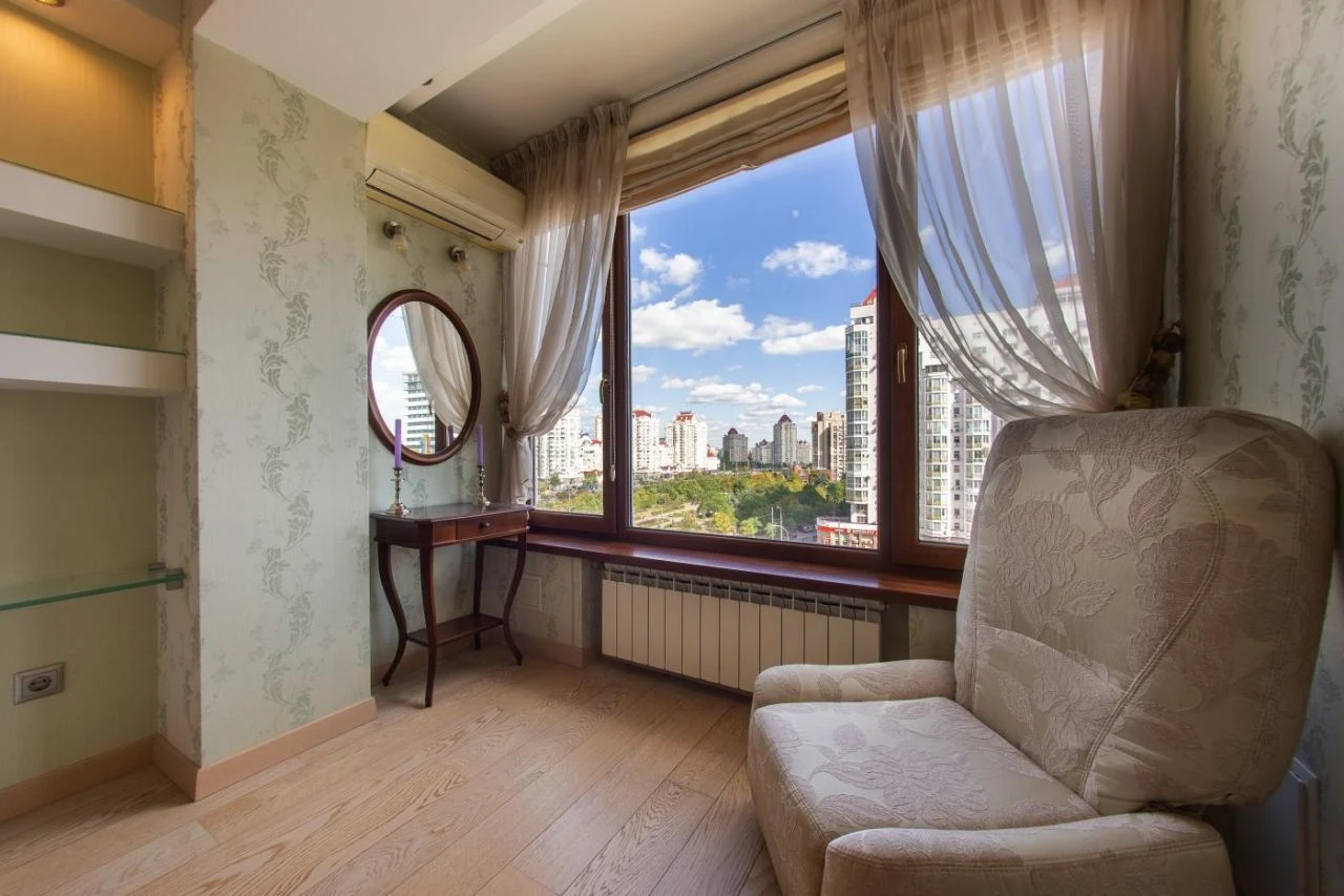 Продам трикімнатну квартиру (79 м²) у Києві, Оболонський рай