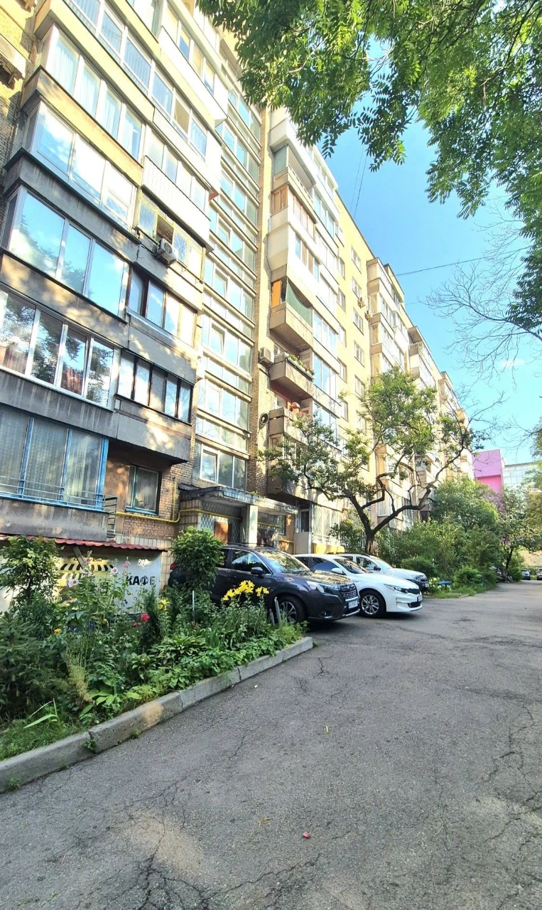 Продаж 3-кімнатна біля ТЦ "Мармелад", вул. Тихого 41 (Виборз