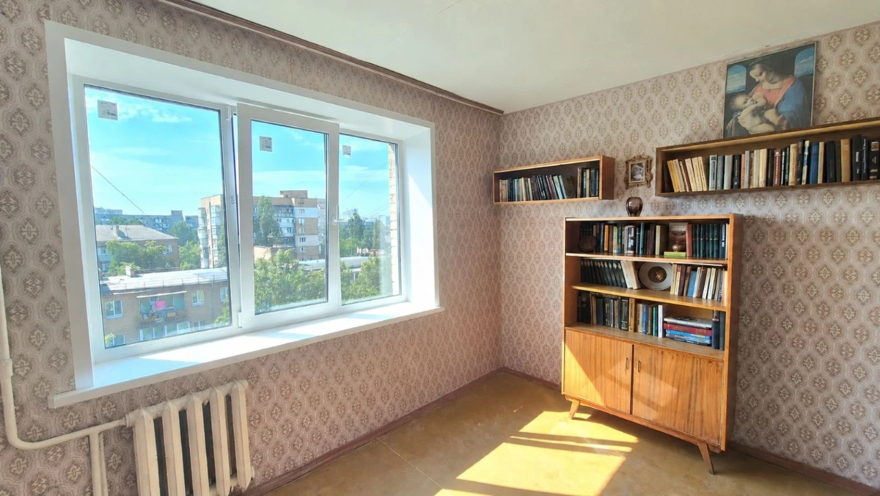 Продаж 3-кімнатна біля ТЦ "Мармелад", вул. Тихого 41 (Виборз