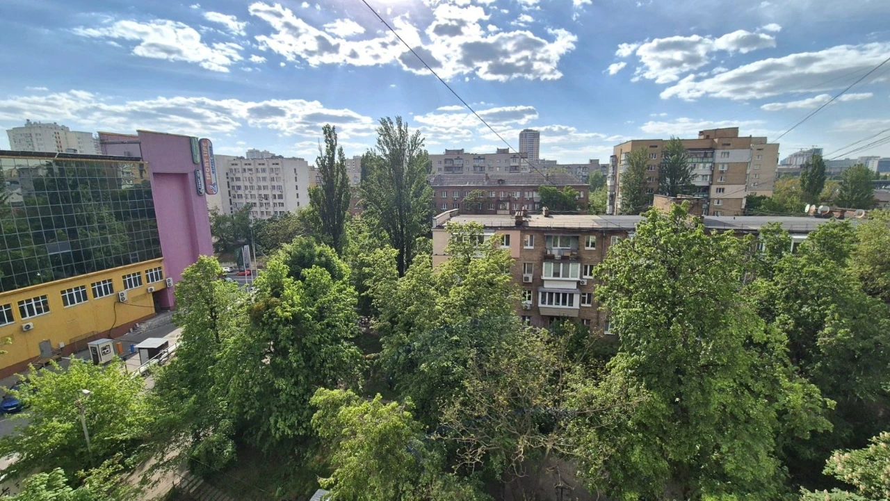 Продаж 3-кімнатна біля ТЦ "Мармелад", вул. Тихого 41 (Виборз