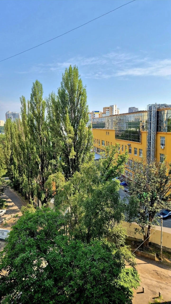 Продаж 3-кімнатна біля ТЦ "Мармелад", вул. Тихого 41 (Виборз