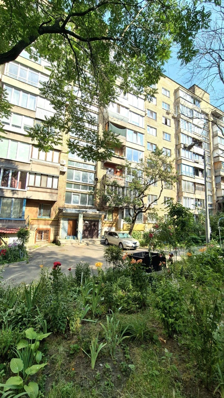 Продаж 3-кімнатна біля ТЦ "Мармелад", вул. Тихого 41 (Виборз