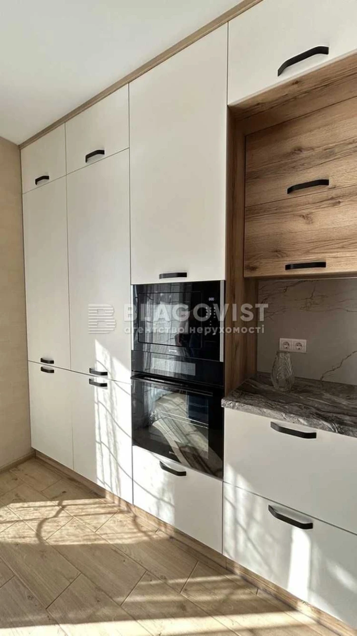 Продаж стильної 2-кім кв-ри ЖК Лебединий з видом на озеро, в