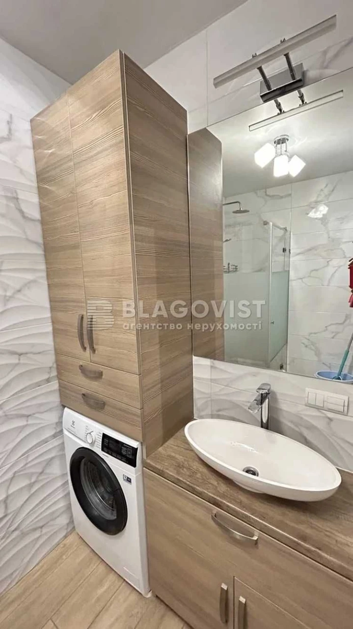 Продаж стильної 2-кім кв-ри ЖК Лебединий з видом на озеро, в