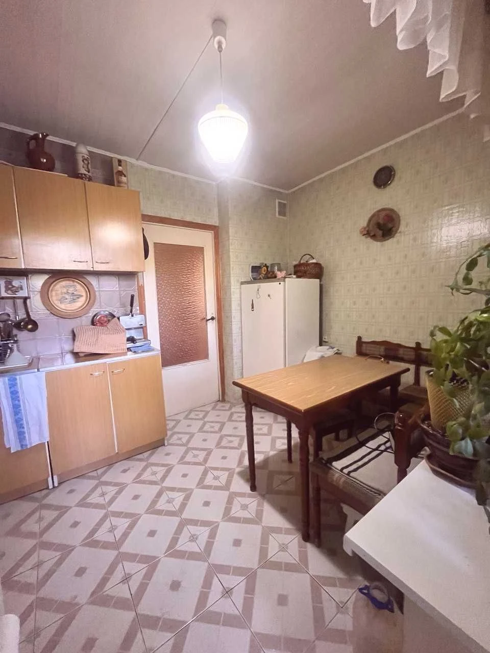 Феодосіївська вул.метро Деміївська