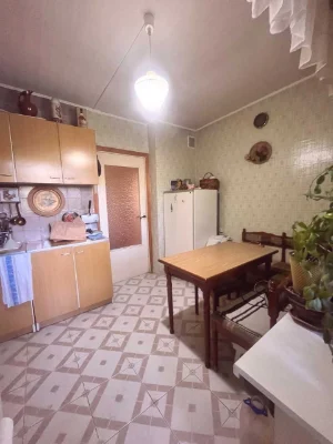 Феодосіївська вул.метро Деміївська