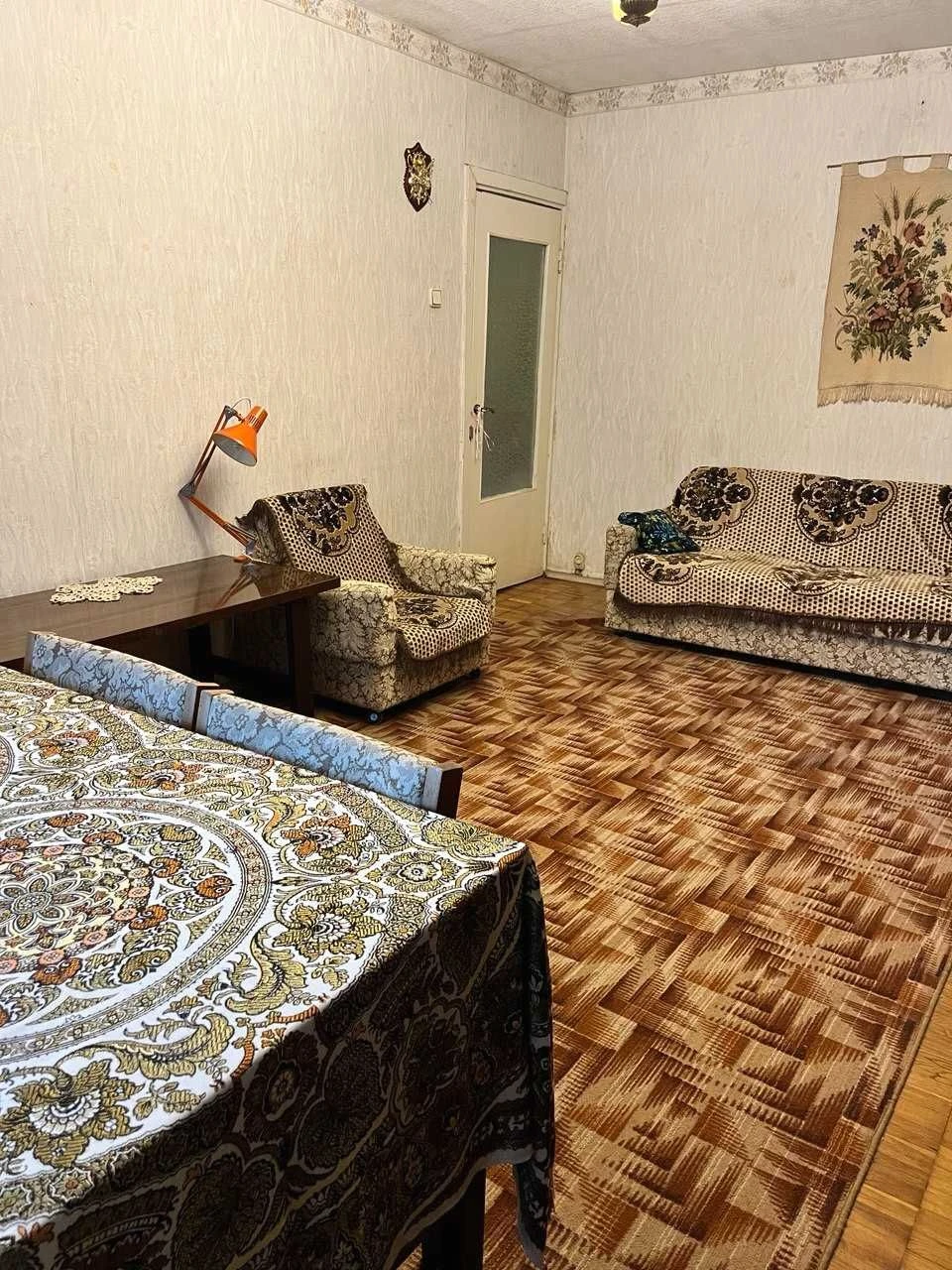 Феодосіївська вул.метро Деміївська