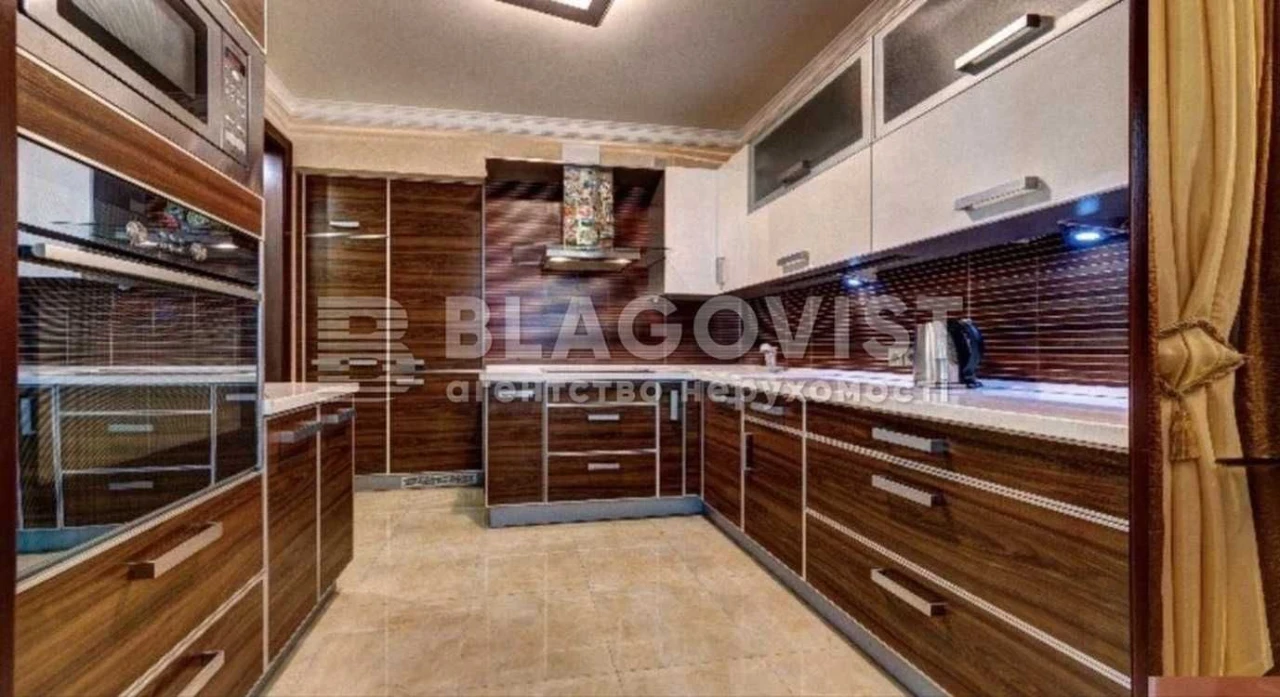 Продаж квартири вул. Верховинна,35