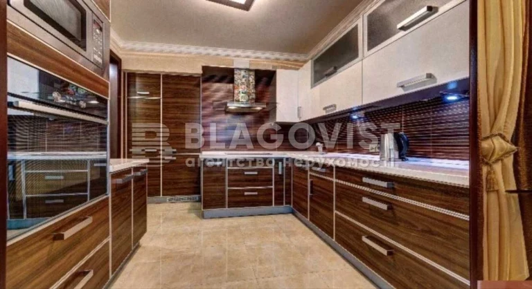 Продаж квартири вул. Верховинна,35