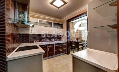 Продаж квартири вул. Верховинна,35