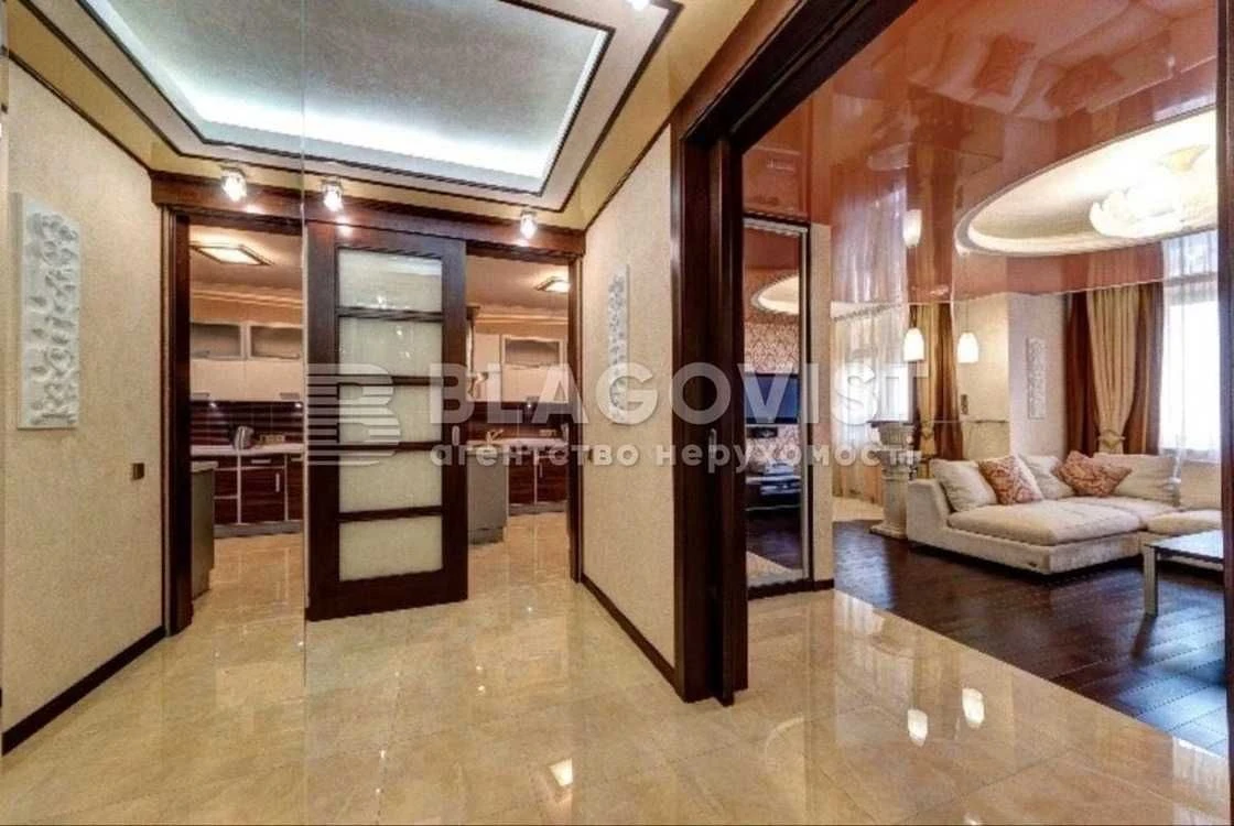 Продаж квартири вул. Верховинна,35