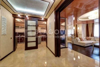 Продаж квартири вул. Верховинна,35