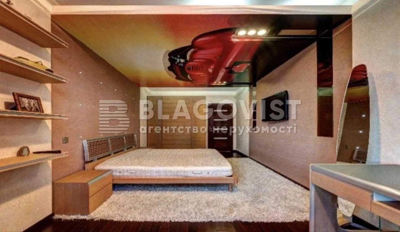 Продаж квартири вул. Верховинна,35
