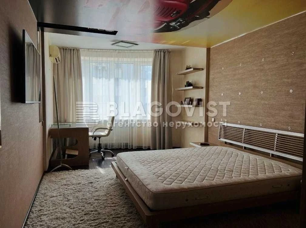 Продаж квартири вул. Верховинна,35