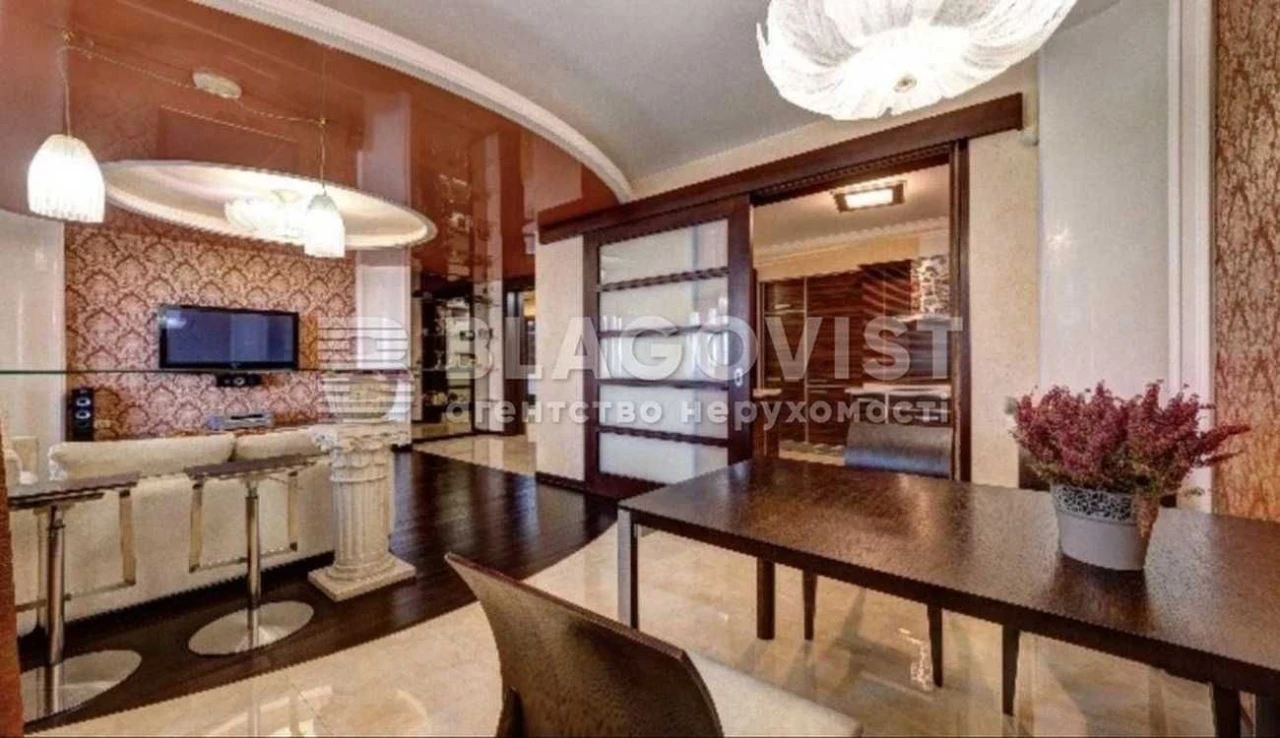 Продаж квартири вул. Верховинна,35