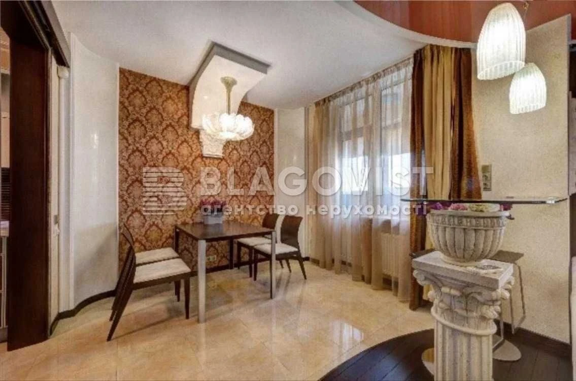 Продаж квартири вул. Верховинна,35