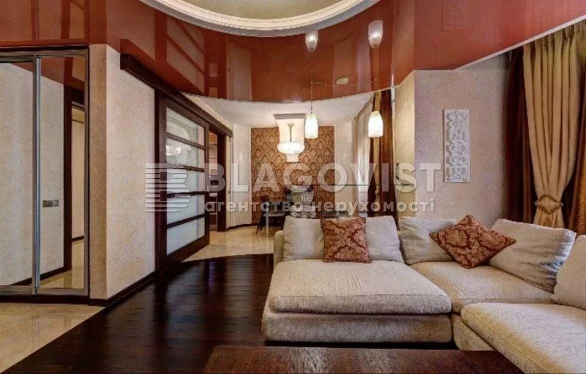 Продаж квартири вул. Верховинна,35