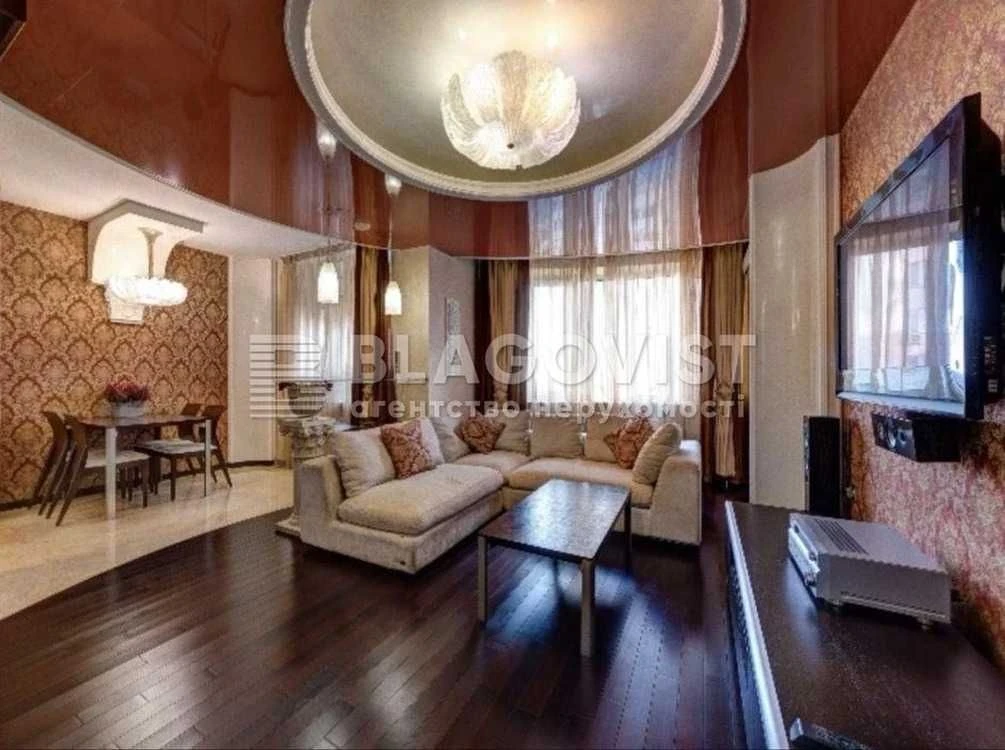 Продаж квартири вул. Верховинна,35