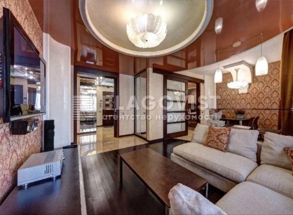 Продаж квартири вул. Верховинна,35