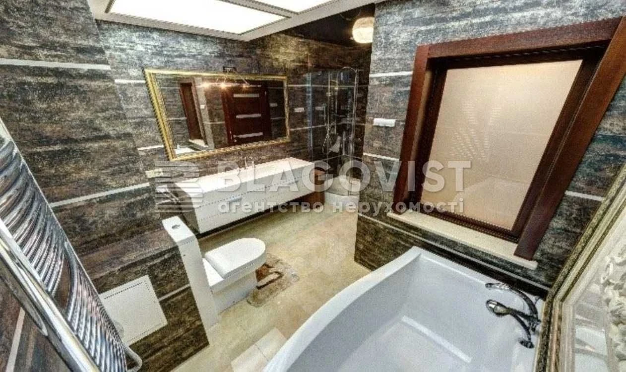 Продаж квартири вул. Верховинна,35