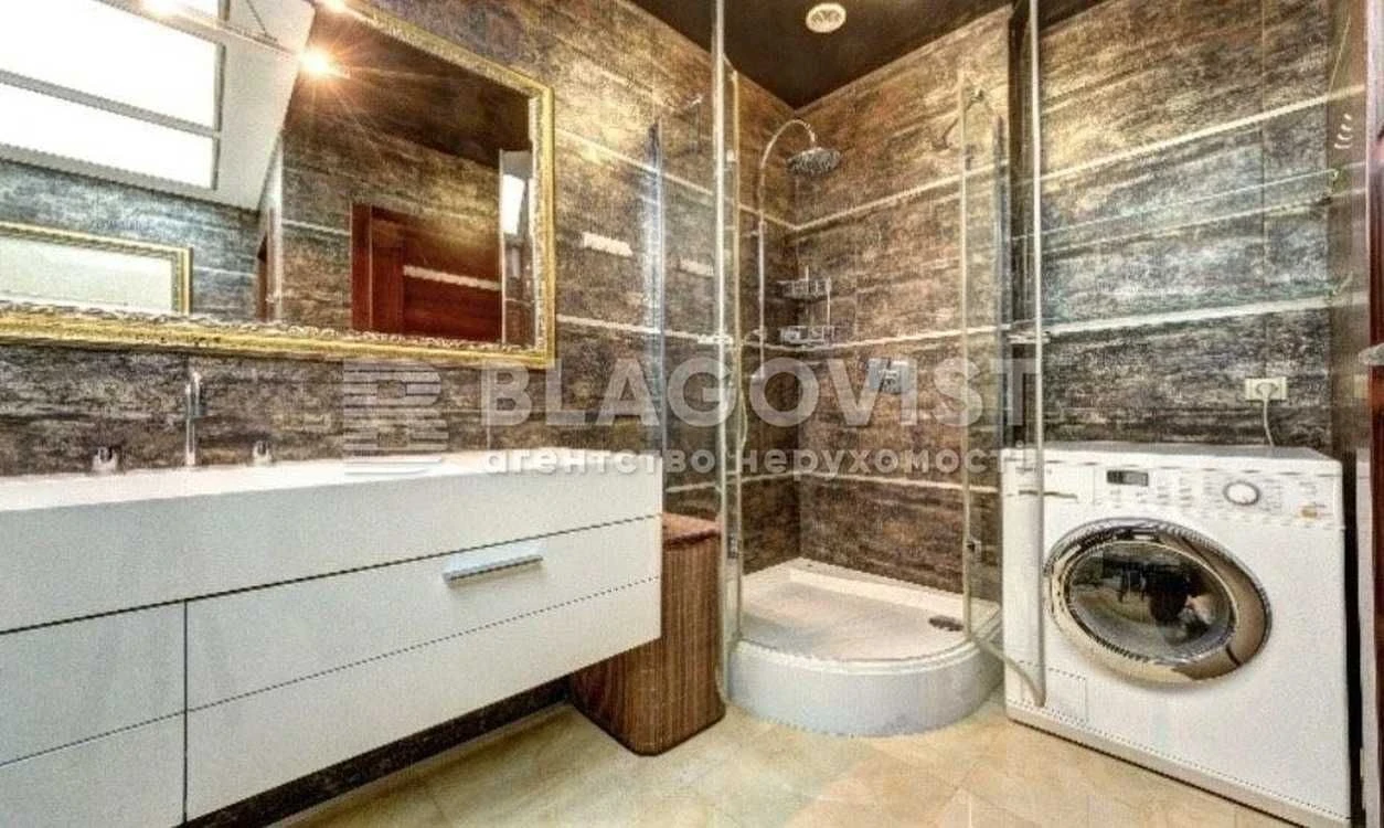 Продаж квартири вул. Верховинна,35