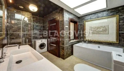 Продаж квартири вул. Верховинна,35