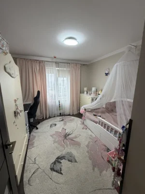 Продаж квартири ЖК Амурський трьохкімнатна Здановської 34 а