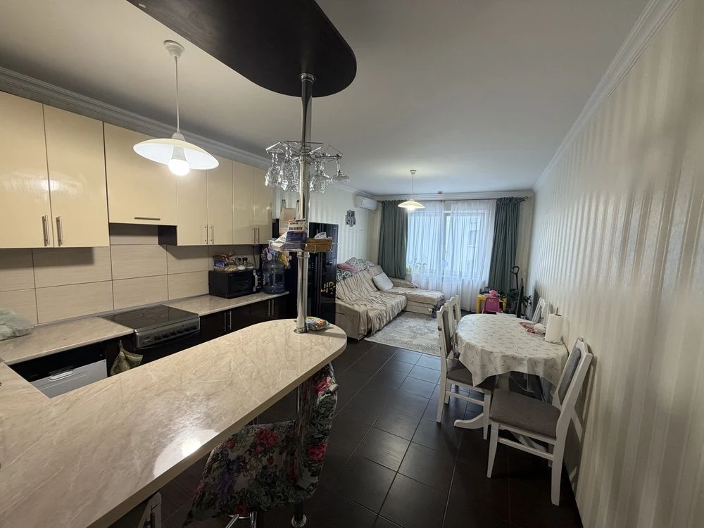 Продаж квартири ЖК Амурський трьохкімнатна Здановської 34 а