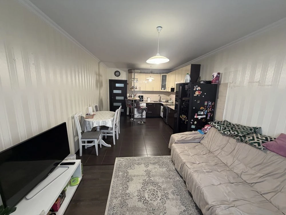 Продаж квартири ЖК Амурський трьохкімнатна Здановської 34 а