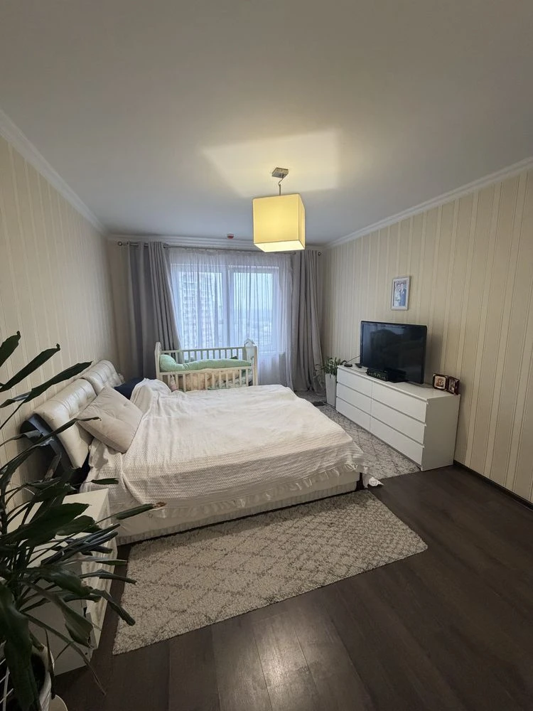 Продаж квартири ЖК Амурський трьохкімнатна Здановської 34 а