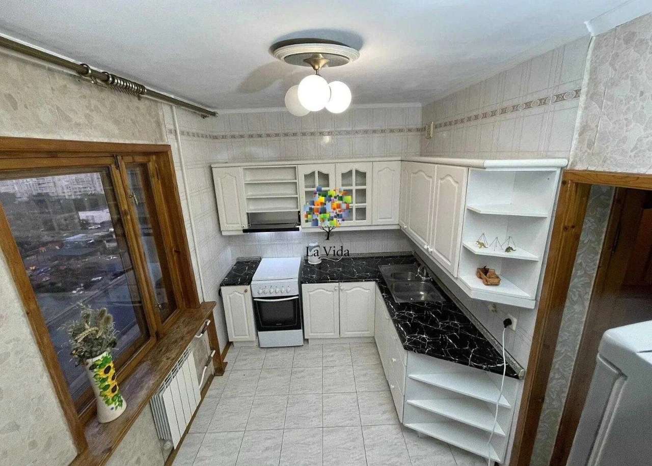 Продам 3к. квартиру вул. Срібнокільська, 16