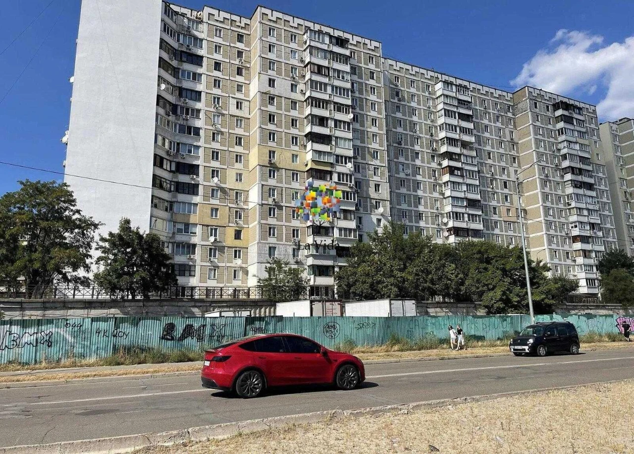 Продам 3к. квартиру вул. Срібнокільська, 16