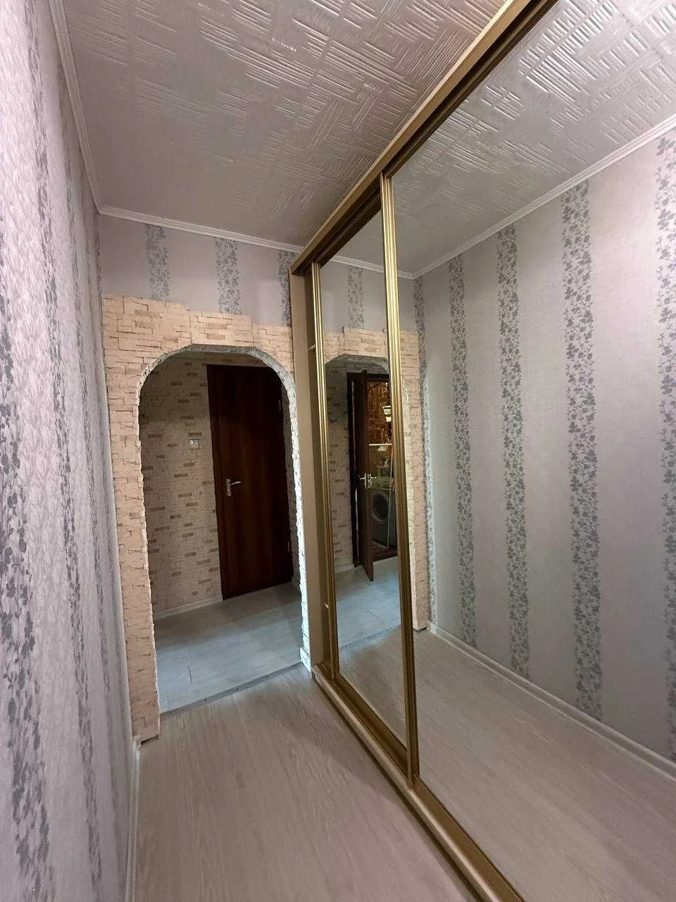 Продам 3к квартиру на Ж/М Тополя-3