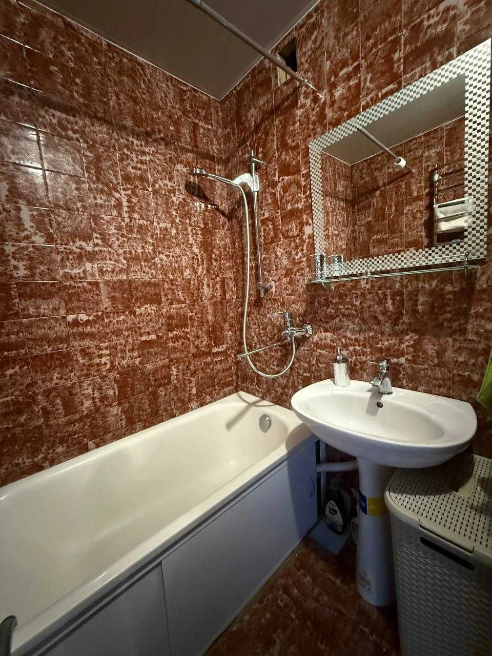 Продам 3к квартиру на Ж/М Тополя-3