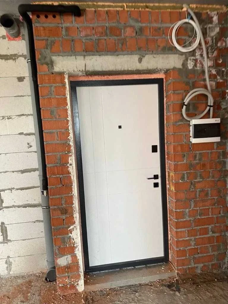 Продам просторную 2-к квартиру в ЖК Барвы Barvy Тополь Новос