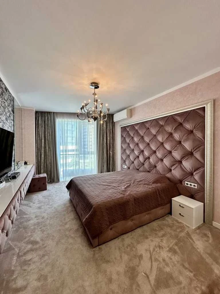 У продажу шикарна 3-кімнатна квартира ЖК Панорама.