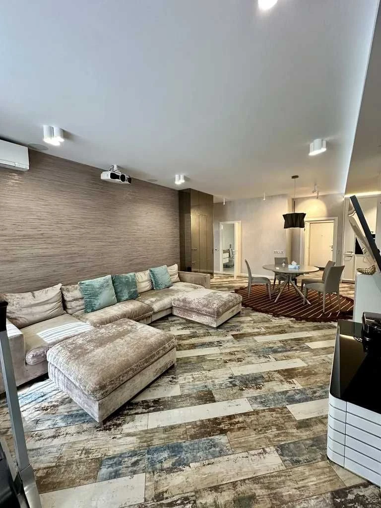 У продажу шикарна 3-кімнатна квартира ЖК Панорама.
