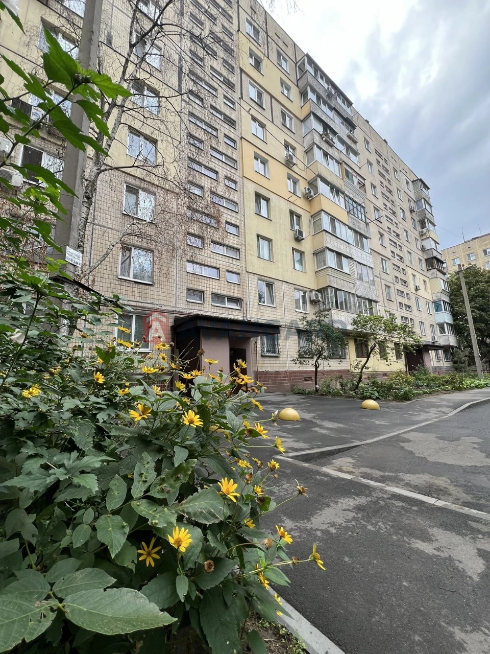 Продам 3к квартиру з новим сучасним ремонтом 70м2