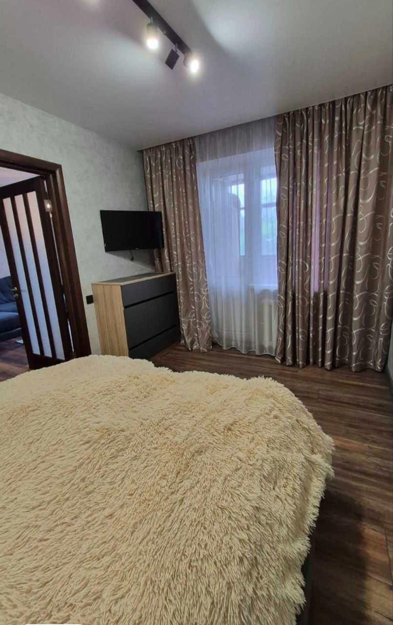 Продам 3х кім кв з ремонтом,Тополь. 4й поверх.Газ