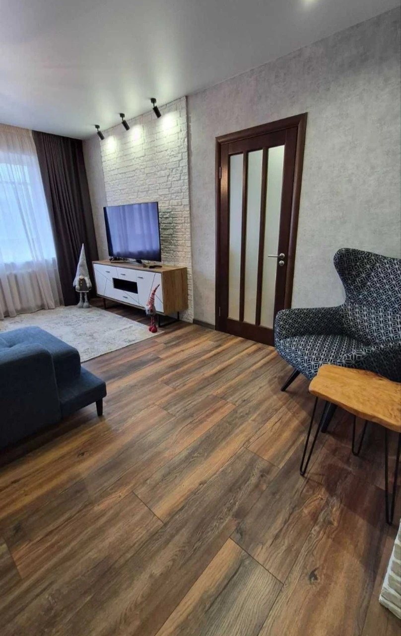 Продам 3х кім кв з ремонтом,Тополь. 4й поверх.Газ