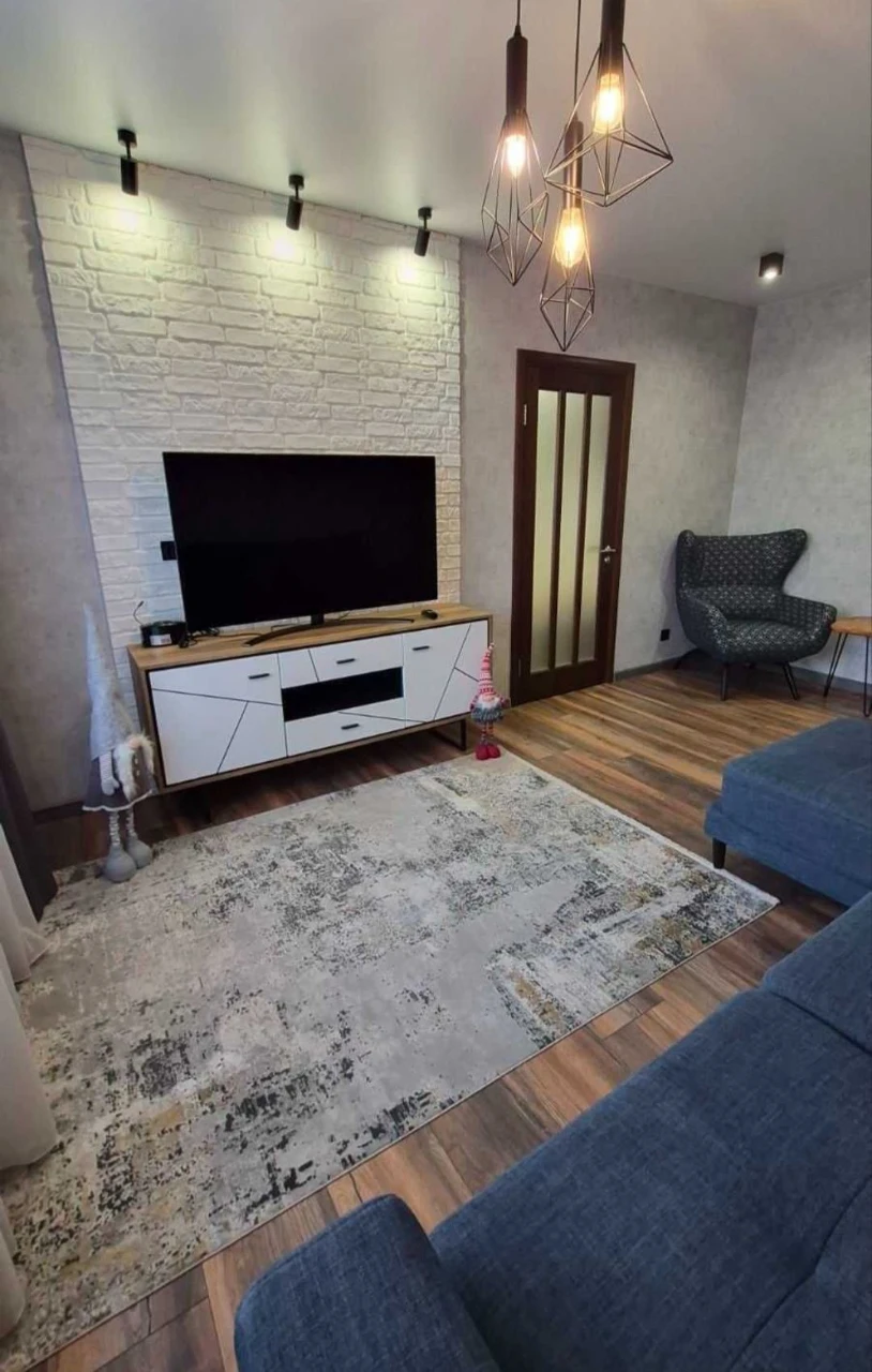 Продам 3х кім кв з ремонтом,Тополь. 4й поверх.Газ