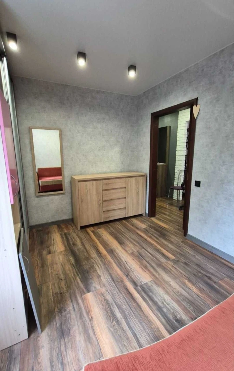 Продам 3х кім кв з ремонтом,Тополь. 4й поверх.Газ